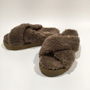 UGG Fuzz Sugar Cross Slide Women’s Sandals -Hickory Brown -US 11 -NEW